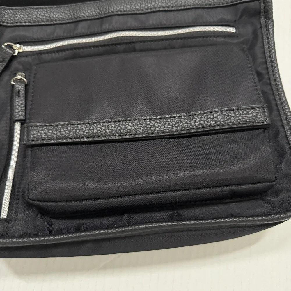 Tommy Bahama Crossbody Bag Womens Medium Black Nylon Travel Zip Organizer